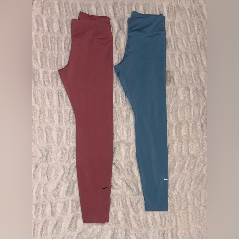 Nike One Luxe Mid rise Dri-fit Woman’s leggings Size Medium.